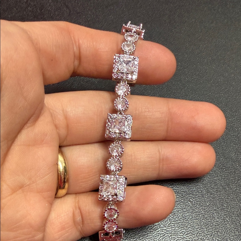 Sterling Silver with AAACZ Bracelet perfect for everyday or special occasion.